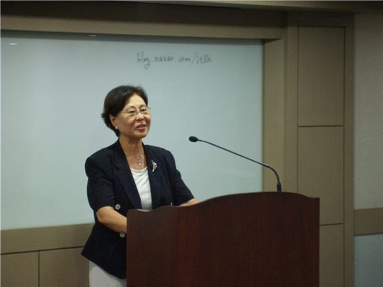 일본어권 김순희 교수님과 중국어권 손지봉 교수님의 축하와 격려의 말씀