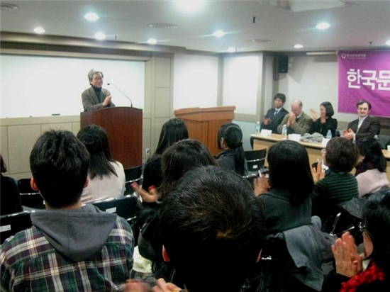 한국문학번역원 교육연구실 김윤진 실장님의 인사말