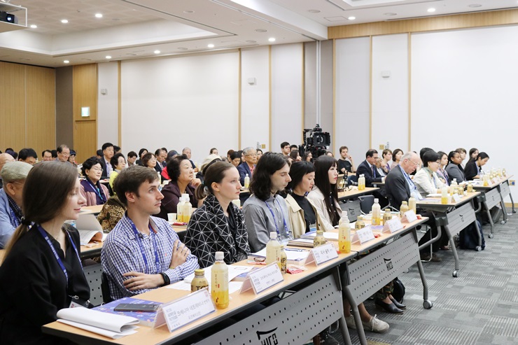 제3회 세계한글작가대회 <분과4. 번역, 언어와 문화의 경계를 넘어 ‘시와 번역’> 행사장 전경입니다