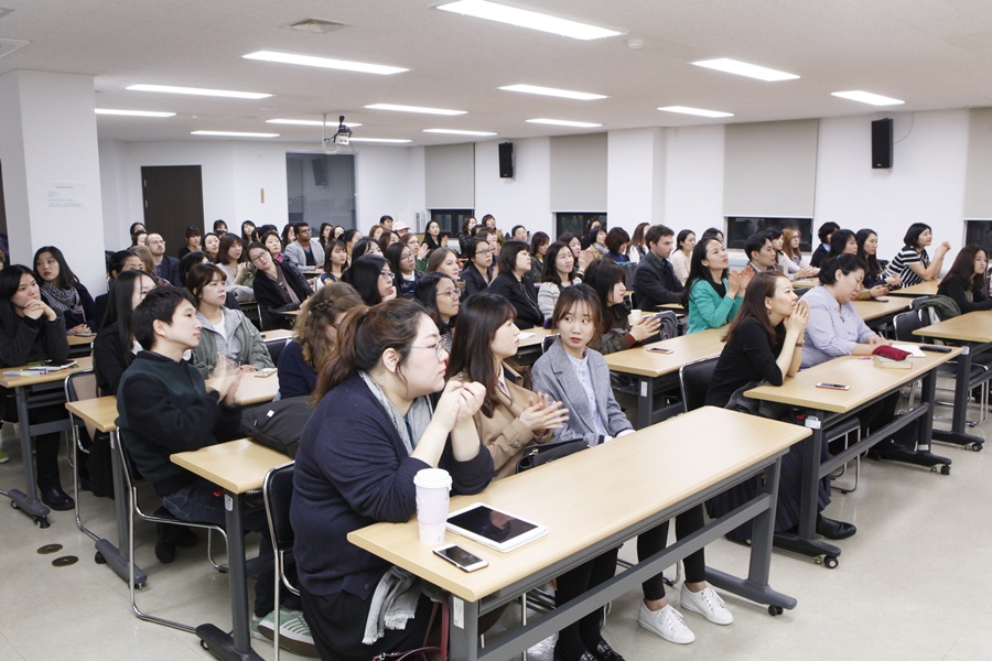 개강식에 참석중인 수강생들의 모습