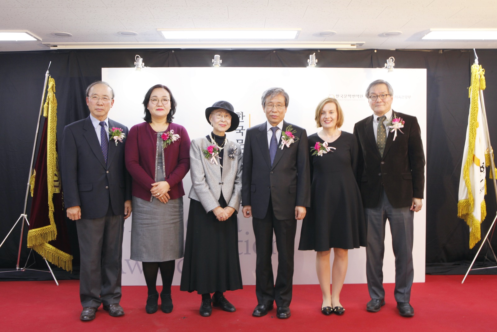 번역상 수상자 3인과 김성곤 한국문학번역원장